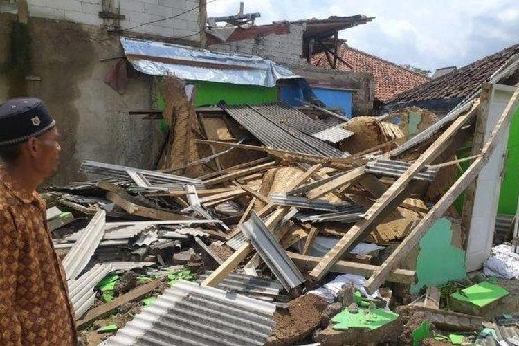 Arti Mimpi Rumah Mau Roboh: Pertanda Kehancuran atau Perubahan Hidup?